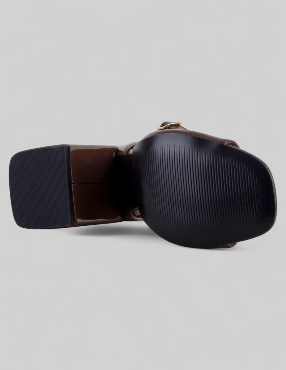 Sandalia con tacón Syrah en Charol – Café