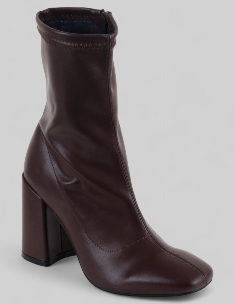 Botín con tacón Exterior Piel vegana Color Café Para Mujer De RBCOLLECTION