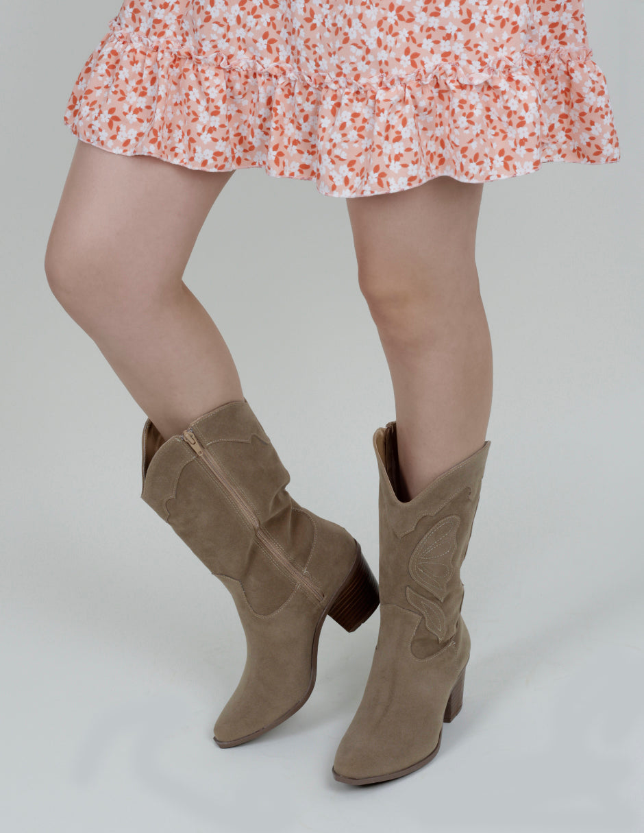 Botas tipo western West en Gamuza sintética – Café