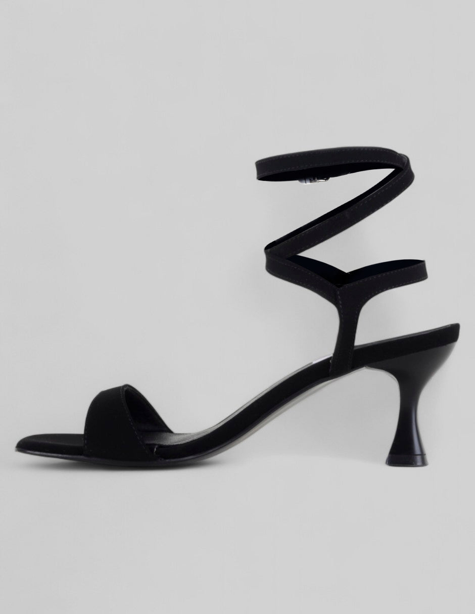 Sandalia con tacón Glam en Textil – Negro