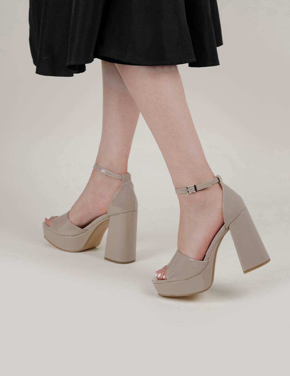 Sandalia con tacón Sylen en Charol – Beige