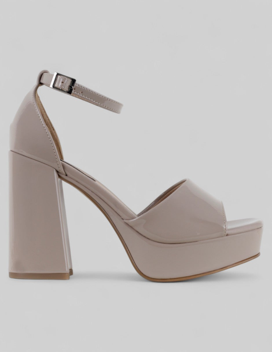Sandalia con tacón Sylen en Charol – Beige