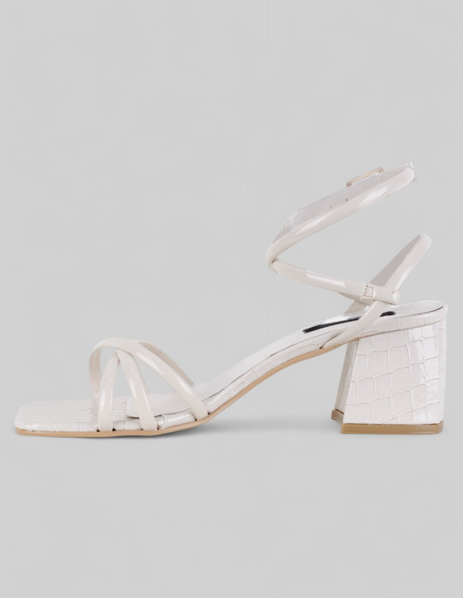 Sandalia con tacón Stela en Charol – Blanco