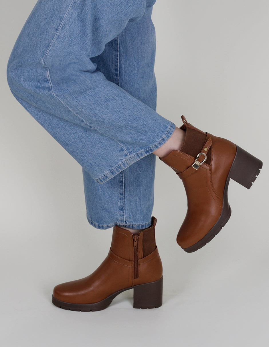 Botín con tacón Doro en Piel vegana – Café