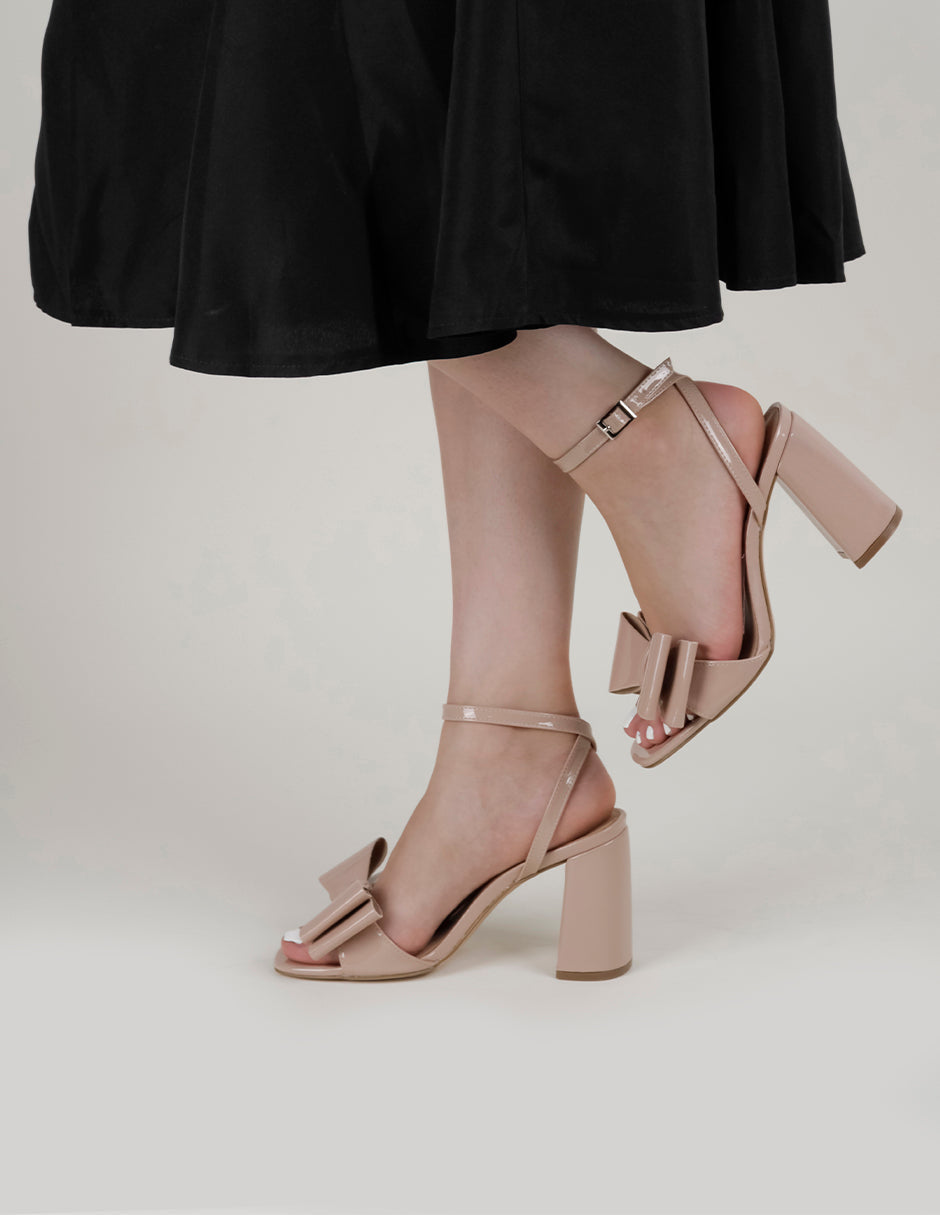 Sandalia con tacón Doll en Charol – Beige