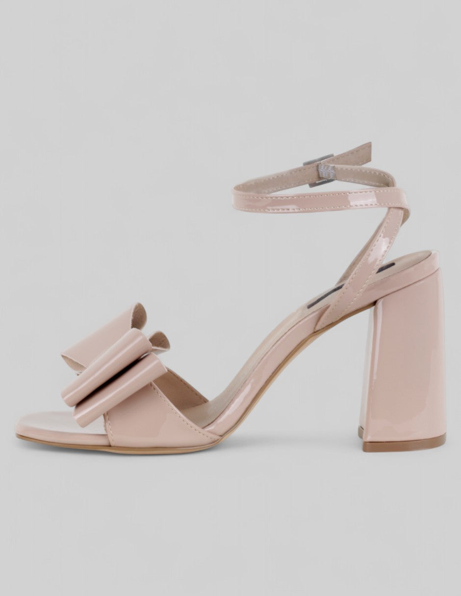 Sandalia con tacón Doll en Charol – Beige