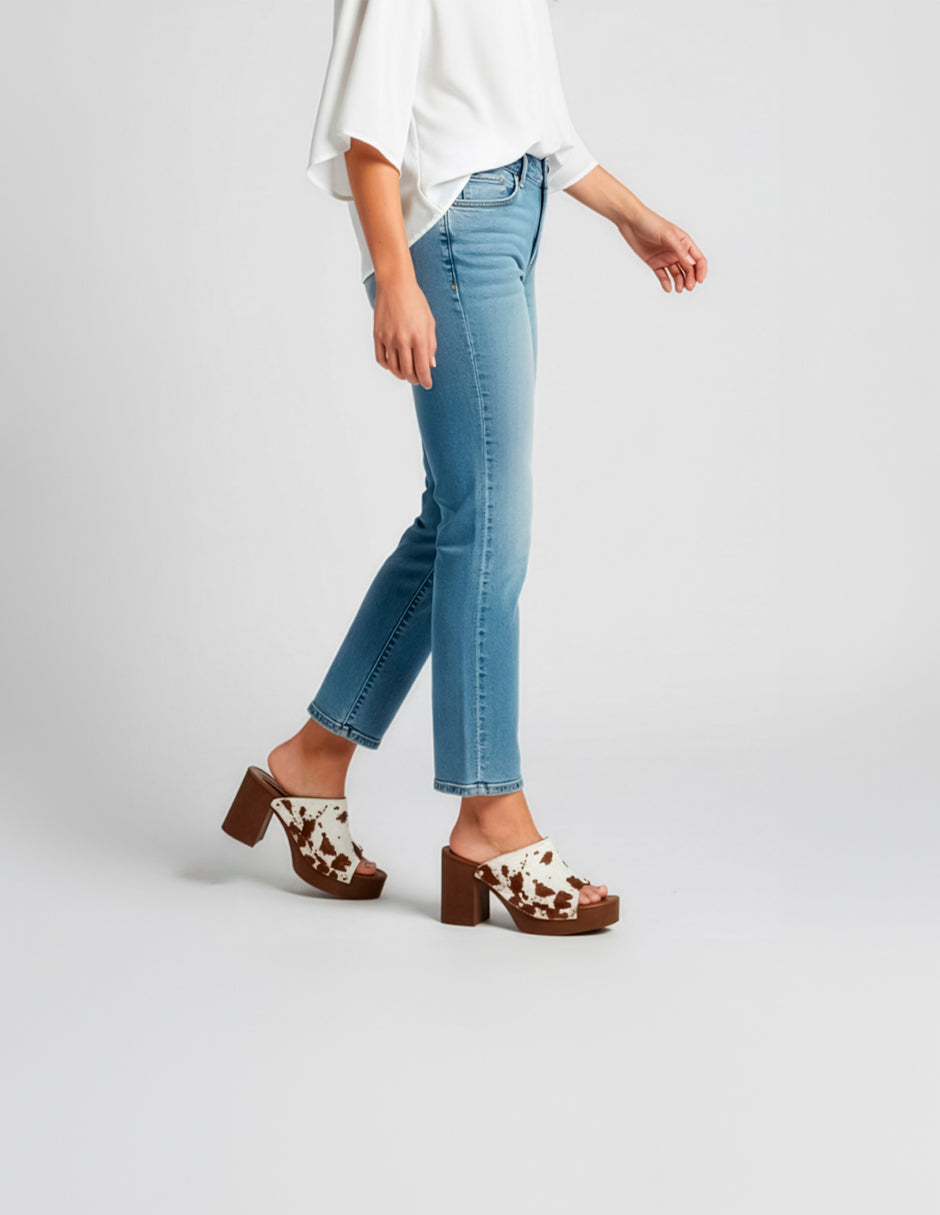 Sandalia con tacón Brunna en Textil – Café