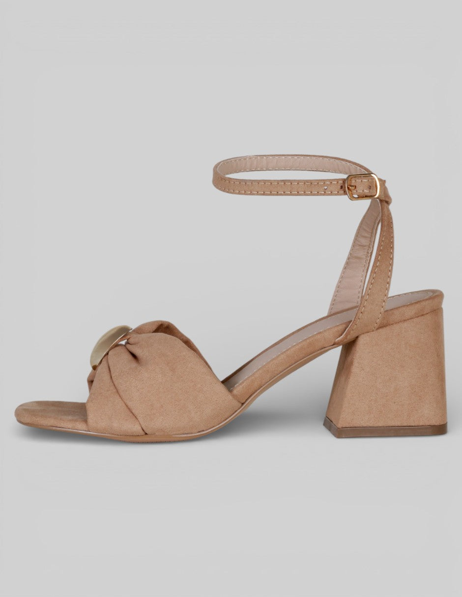Sandalia con tacón Exterior Gamuza Color Café Para Mujer De RBCOLLECTION