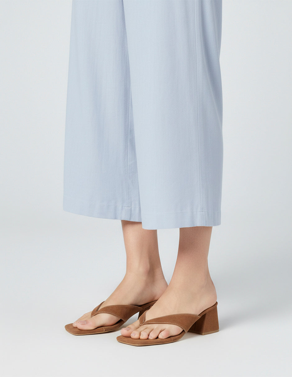Sandalia con tacón Ave en Textil – Café