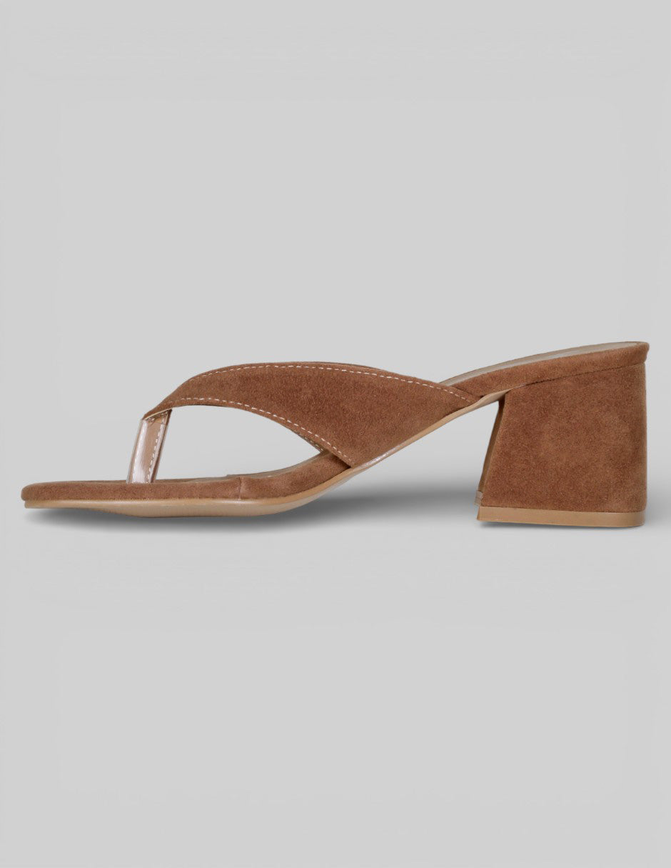 Sandalia con tacón Ave en Textil – Café