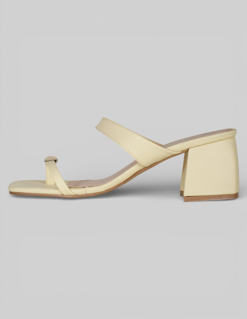 Sandalia con tacón Exterior Piel vegana Color Amarillo Para Mujer De RBCOLLECTION