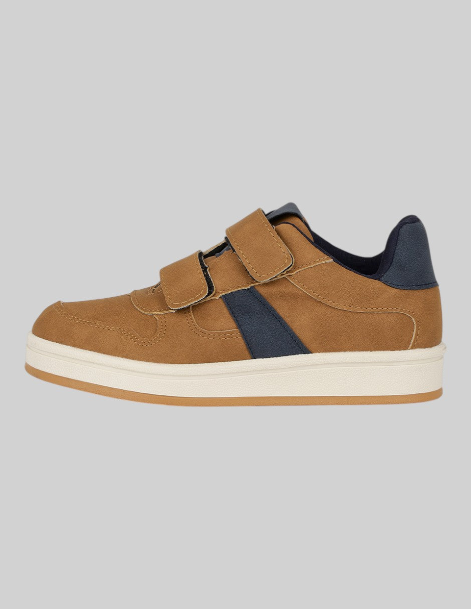 Tenis Exterior Piel vegana Color Café Para Niño De RBCOLLECTION