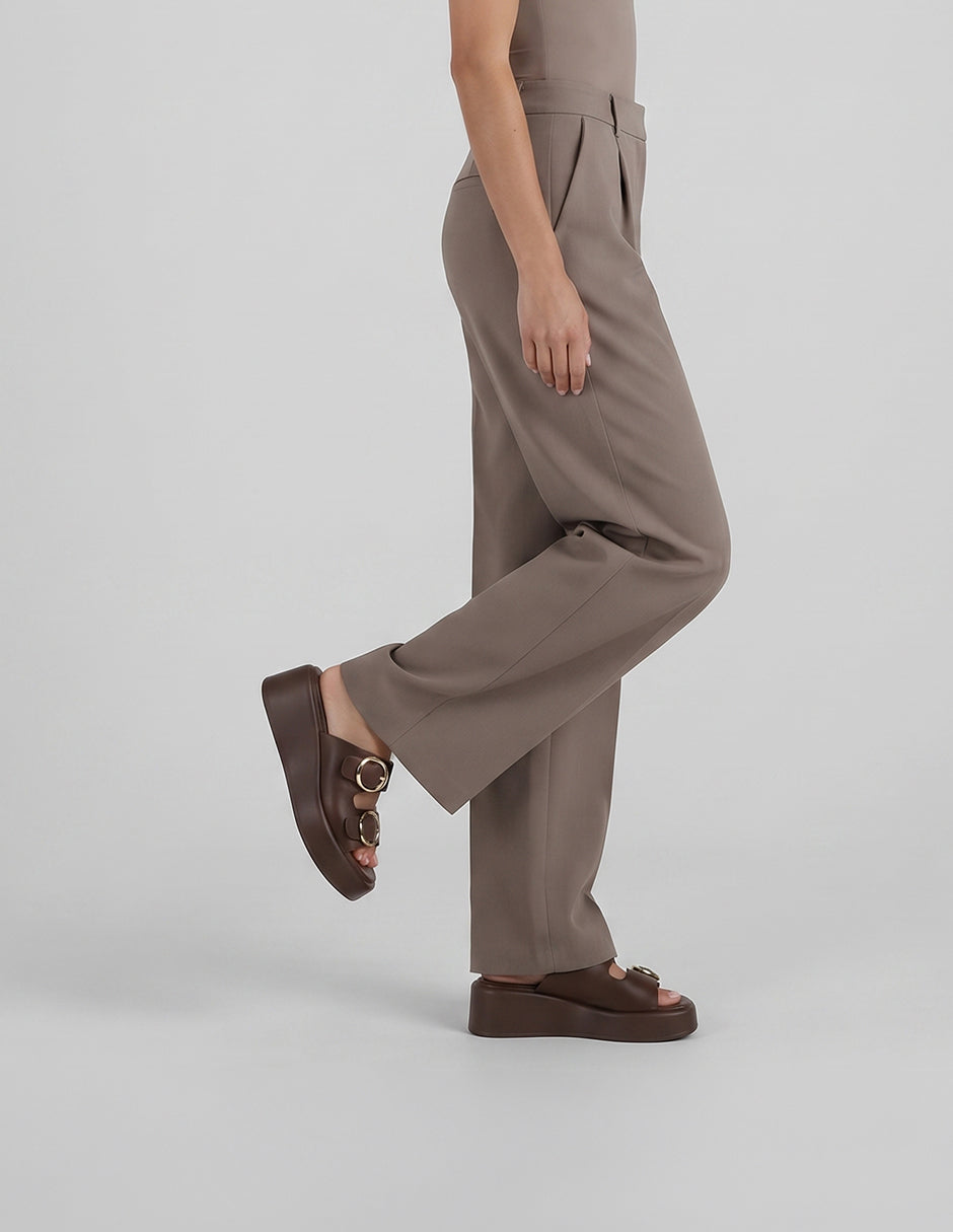 Sandalias con plataforma Yuri en Piel vegana – Café