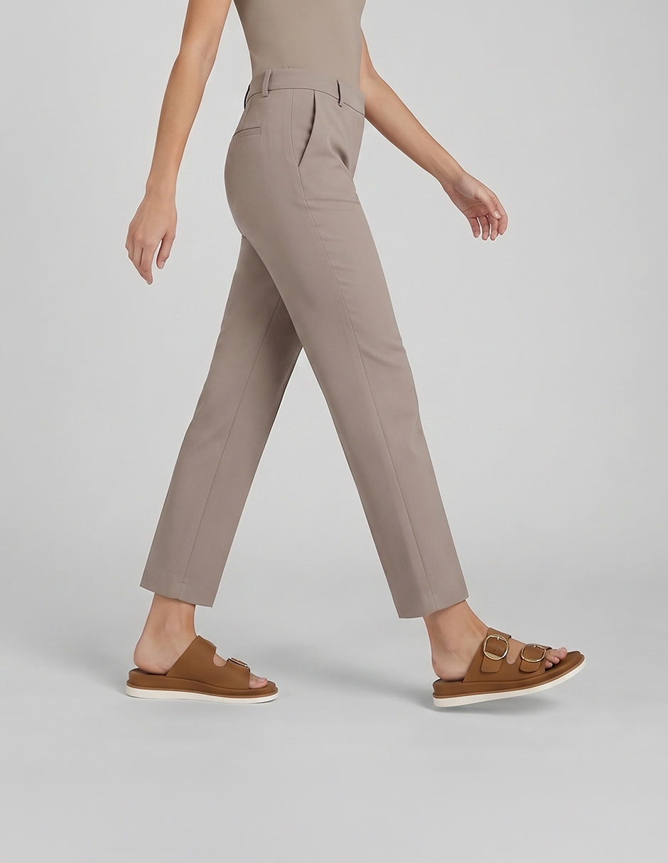 Sandalias de piso Yuri en Piel vegana – Café