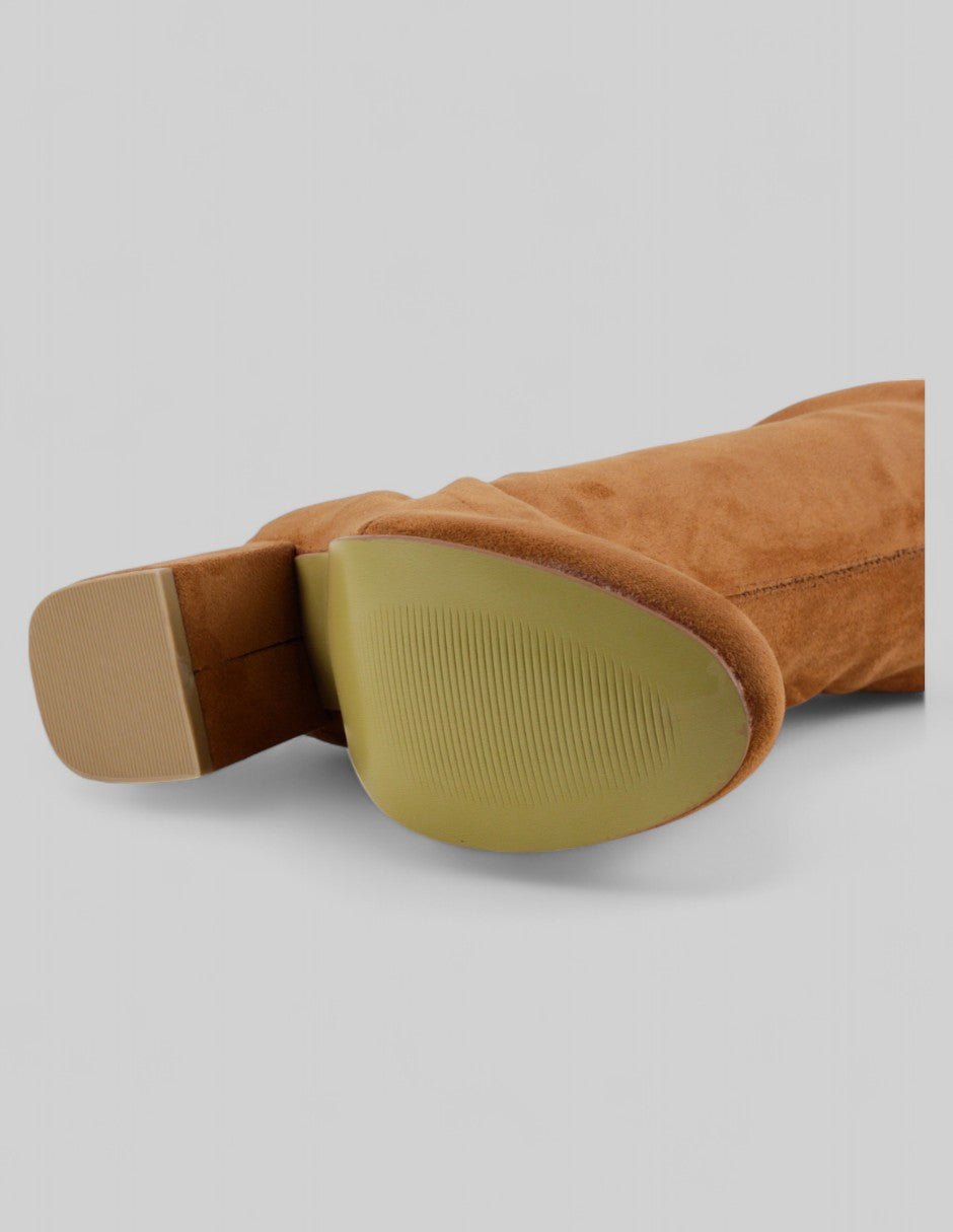 Botas altas en Gamuza – Café