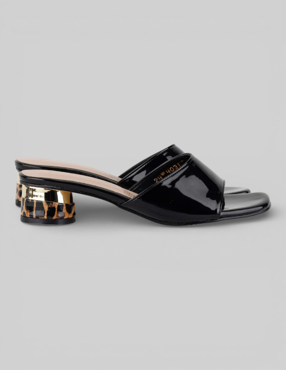 Sandalia con tacón  en Charol – Negro talla 24