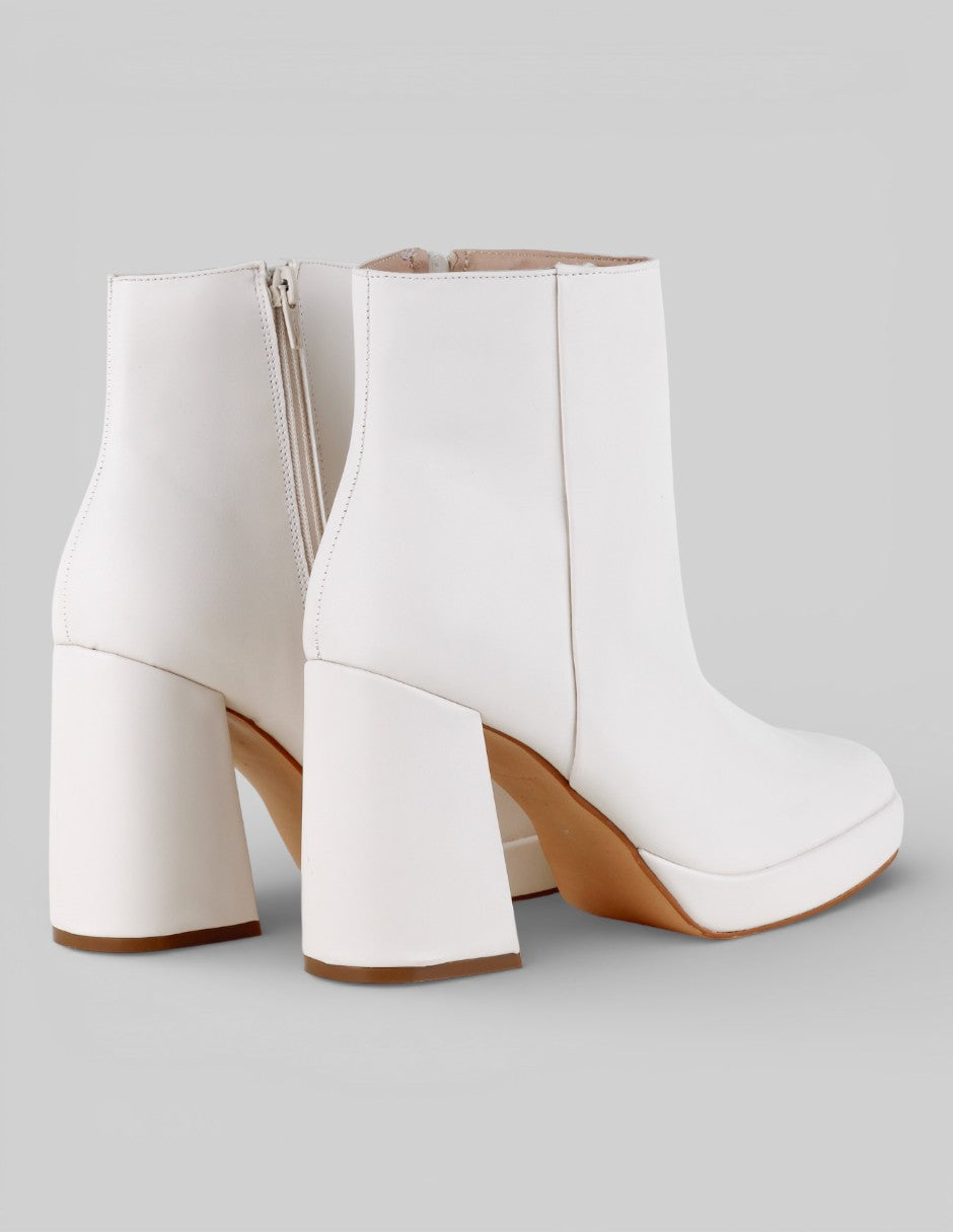 Botín con tacón  en Piel vegana – Beige talla 25