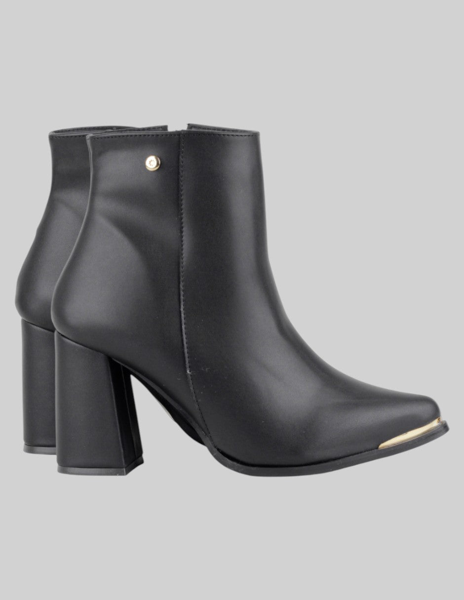 Botín con tacón  en Piel vegana – Negro talla 22
