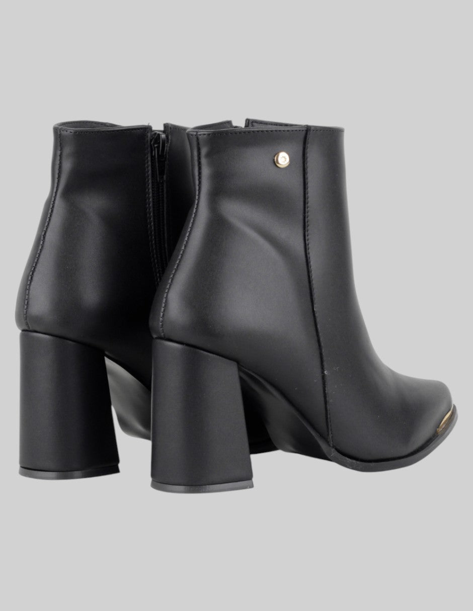 Botín con tacón  en Piel vegana – Negro talla 22