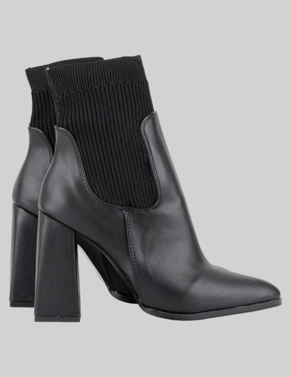 Botín con tacón  en Piel vegana – Negro talla 23