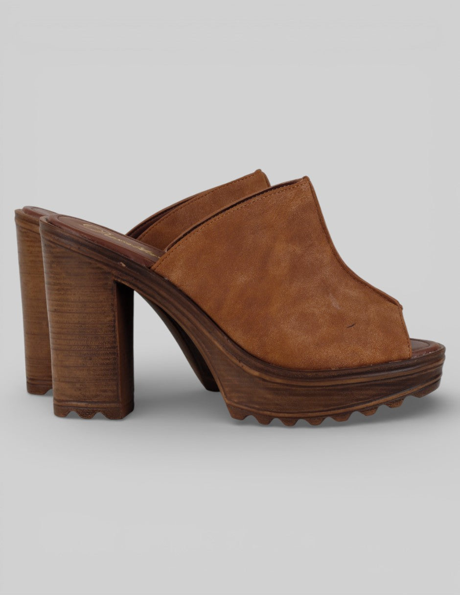 Sandalia con tacón  en Piel vegana – Café talla 24