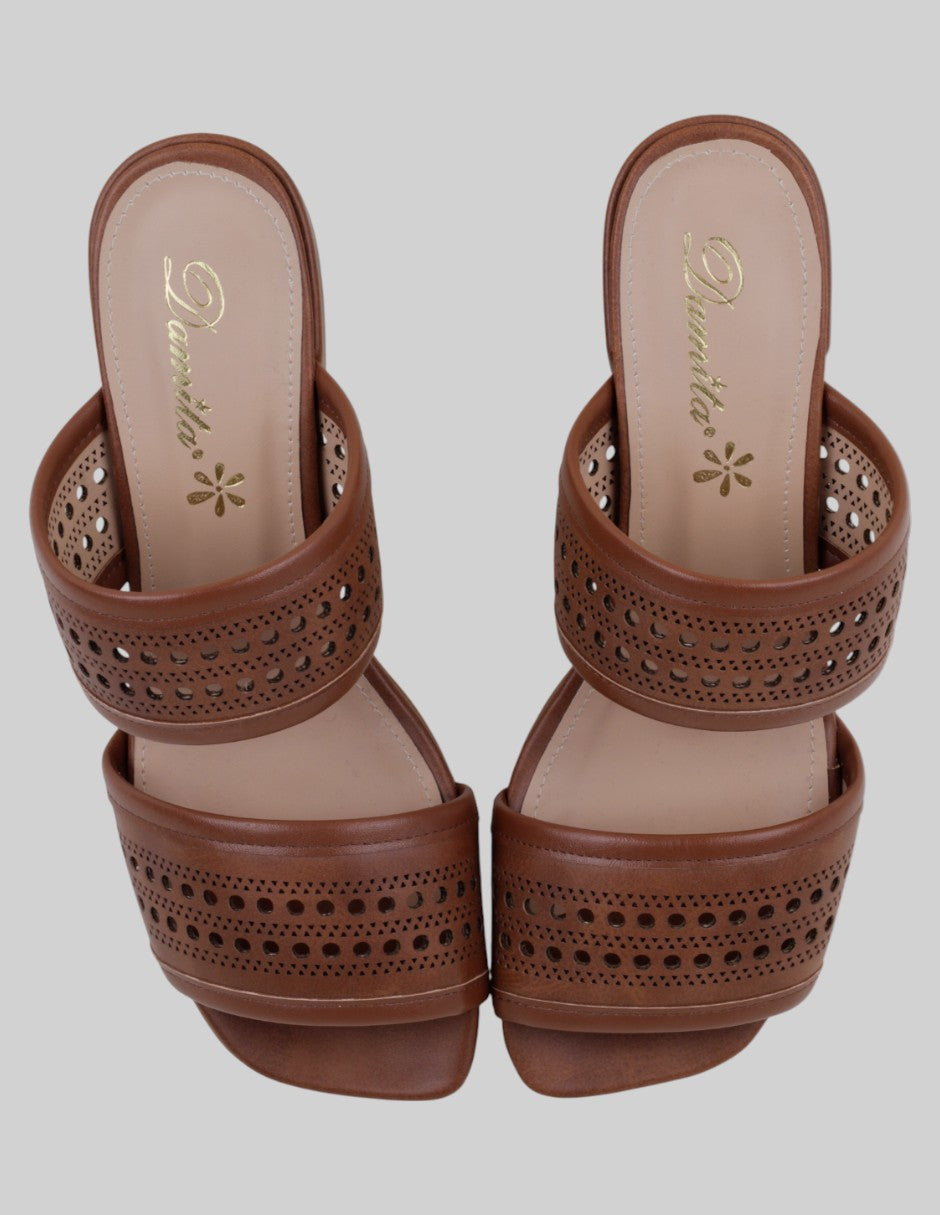 Sandalia con tacón  en Piel vegana – Café talla 24