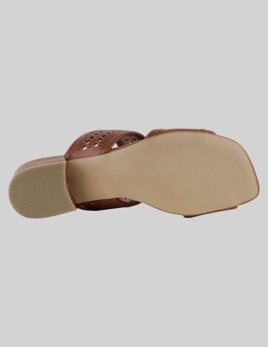 Sandalia con tacón  en Piel vegana – Café talla 24