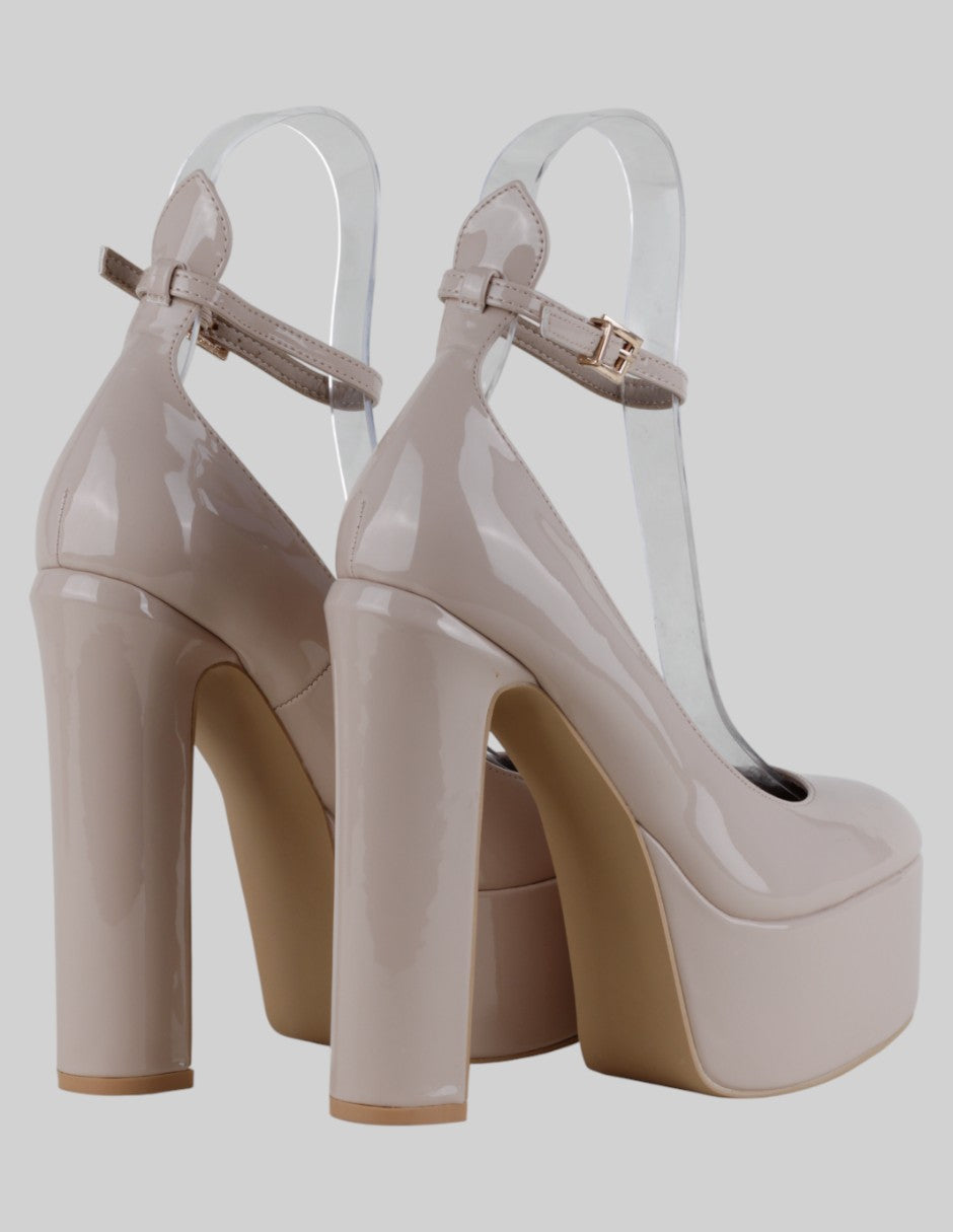 Zapatillas  en Charol – Beige talla 24