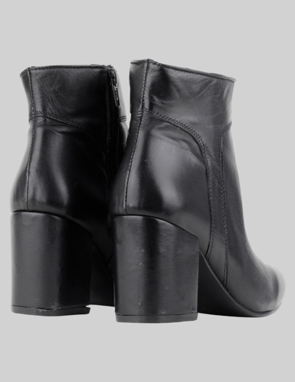 Botín con tacón  en Piel – Negro talla 24