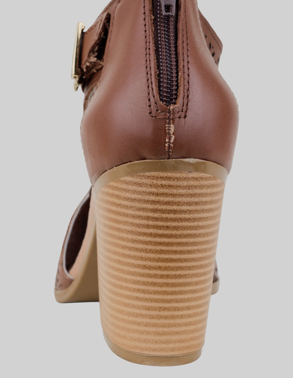 Sandalia con tacón  en Piel – Café talla 25
