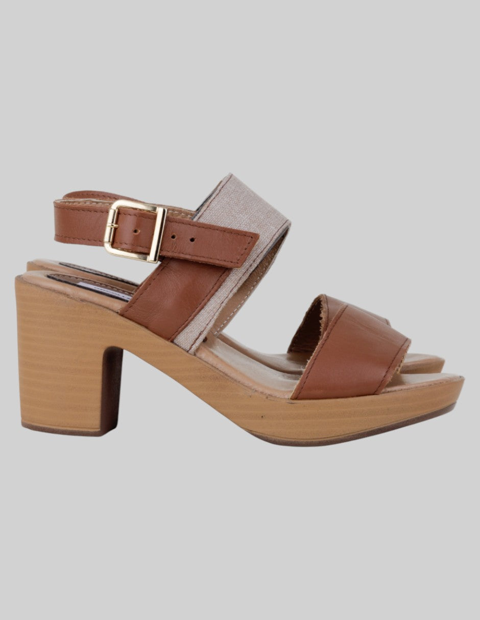 Sandalia con tacón  en Piel – Café talla 23