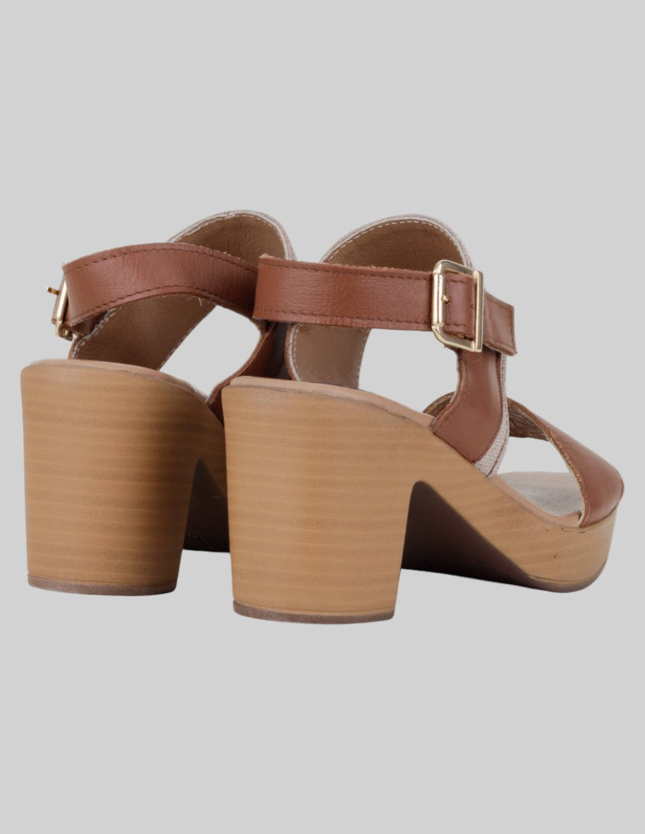 Sandalia con tacón  en Piel – Café talla 23